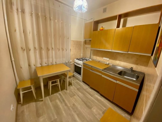 Продам трикімнатну квартиру з косметичним ремонтом, вул. Вереснева, Дарницький район, Лівий берег. Київ