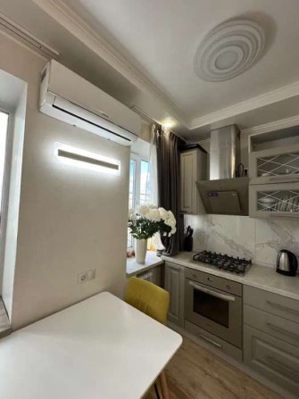 Продаж 1-к квартири вул. Набережно-Хрещатицька 33 - фото 1