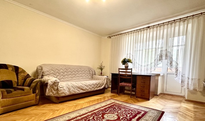 Продаж 3 к квартири біля метро Теремки, вулиця Теремківська 8, Голосіївський район. - фото 1