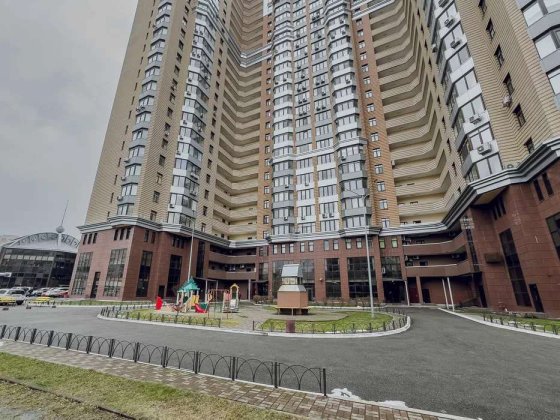 Продаж 4-х кімнатної квартири Микільсько-Слобідська 1а Київ