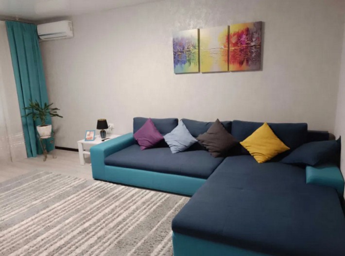 Продаж 3к квартири з ремонтом, Виноградар, вул. Н. Ужвій 8 - фото 1