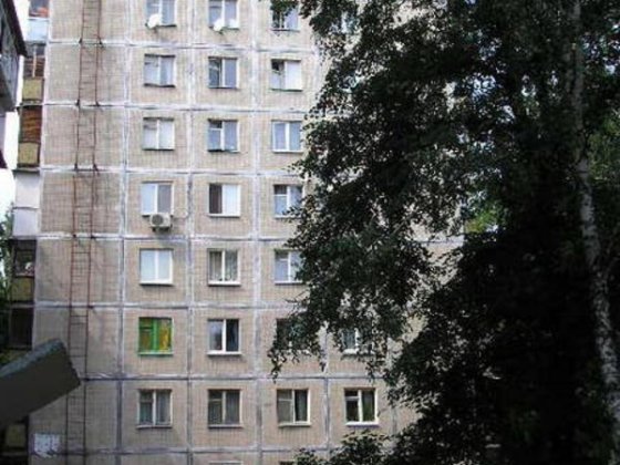 Продам 3 кімнатну квартиру. площа Космонавтів. Ушинського 6 Київ