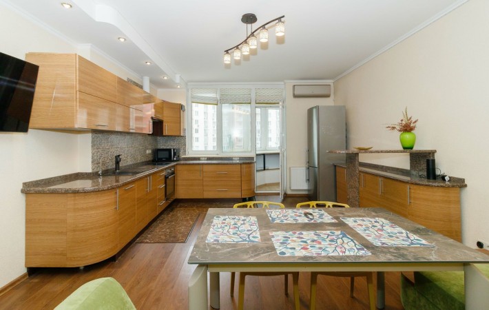 Продаж 2-кімнатної квартири 76.3 кв.м на вул. Василя Симоненка, 5А - фото 1