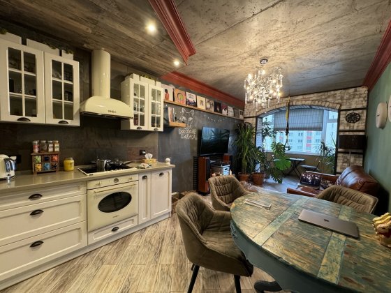 Продається 3к квартира 95 кв.м. ЖК Ліко-Град 3 по вул.Здановської 50/2 Київ