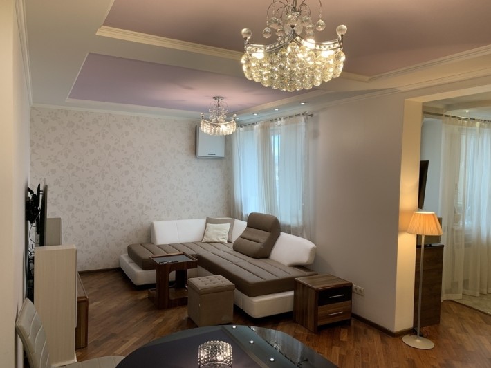 Продаж 3-кімнатної квартири з ремонтом вул. Голосіївська, 13 - фото 1