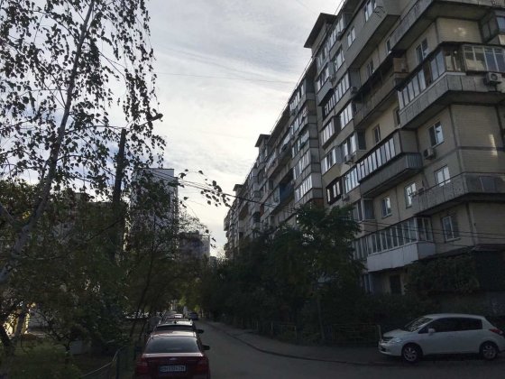 Продаю простору 2-кімнатну квартиру за адресою пр. Оболонський 10, Оболонський район. Київ