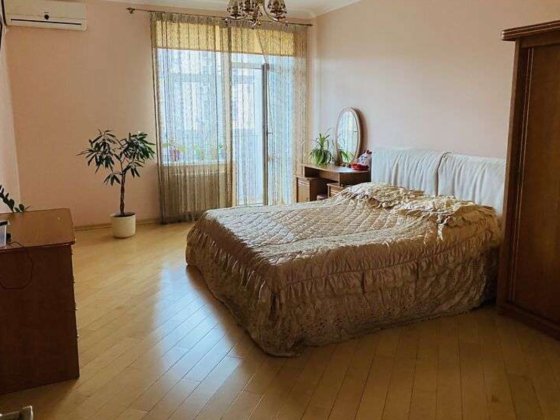 Продаж 3к квартири 148.3 кв. м на вул. Щекавицька 30/39 Київ