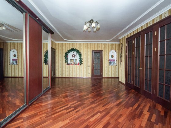 Продаж 3х кімнатна квартира по вул А. Ахматової 13 Київ