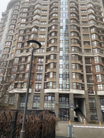 Продається велика 4-к.квартира в центрі Києва вул.Б.Хмельницького 58а - фото 1