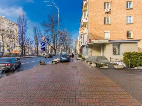 Продаж 2 - кімнатної квартири по бульвару Лесі Українки,15. Київ