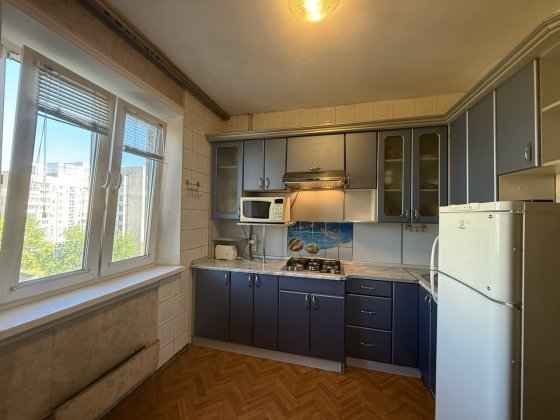 Продаж 2к квартири, просп. Бажана 5а, ремонт, метро Харківська Киев