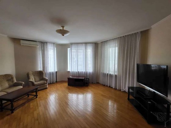 Продається 3-кімнатна квартира на Нік.-Слобідській, 2Б Київ