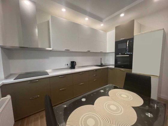 Продається 2к квартира з гарним та якісним ремонтом в ЖК Новомостицько-Замковецький. Киев