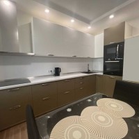 Продається 2к квартира з гарним та якісним ремонтом в ЖК Новомостицько-Замковецький. Киев