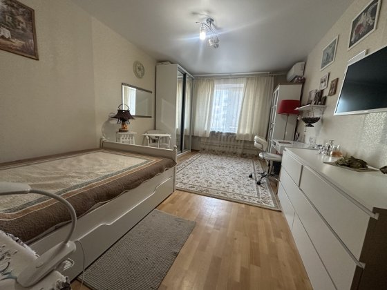 Продаж 1-к квартири  вул. Олени Пчілки 4 Киев