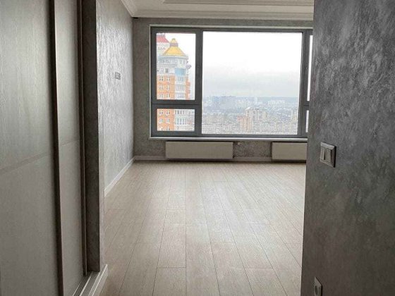 Продаж 2-кімнатної квартири  з євроремонтом, метро Мінська Київ