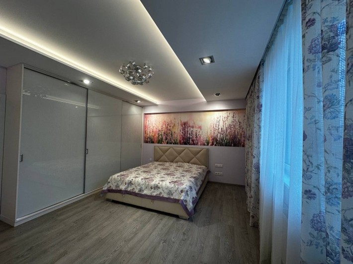 Продаж 3-к квартира  ЖК “Сонячна брама” біля метро Виставковий центр вул. Юлії Здановської Голосіївс - фото 1