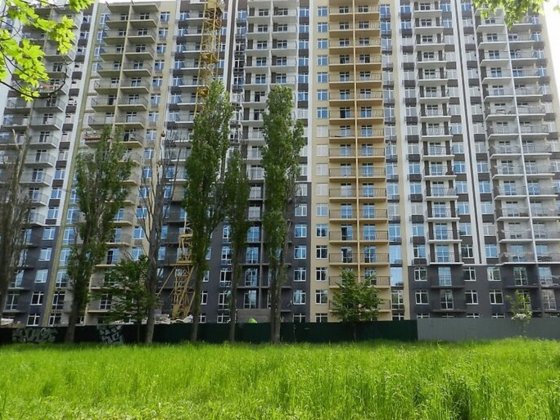 Продам видову однокімнатну квартиру з дизайнерським ремонтом в ЖК "Кришталеві джерела" Київ