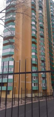 Продам квартиру на Дарницькій площі у м. Києві, бульв. Ярослава Гашека, 22 - фото 1
