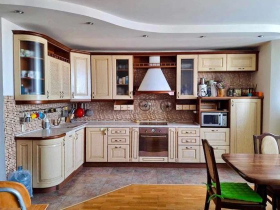 Продаж трикімнатної видової квартири по проспекту Миколи Бажана 1М Київ