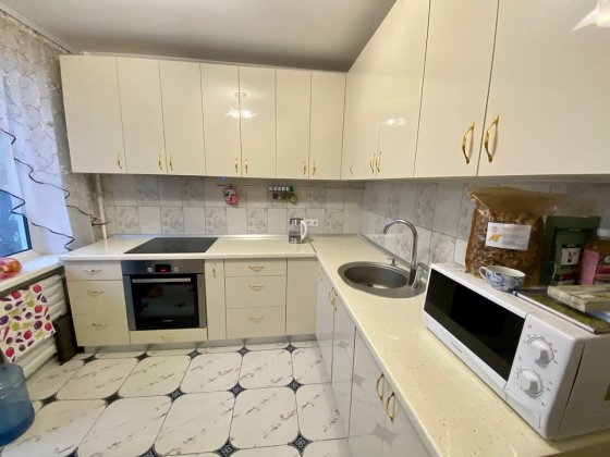 Продам трикімнатну квартиру з ремонтом по вулиці Санаторна, Дарницький район. Лівий берег Київ