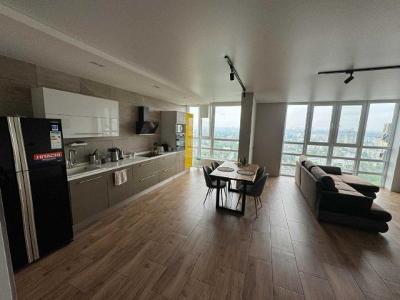 Продаж великої дворівневої 4-кімнатної квартири в ЖК «Бережанський» Киев