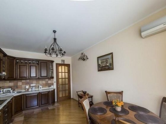 Продається трикімнатна квартира на вулиці Панаса Мирного, 12. Печерськ, ЖК "Введенський" Київ