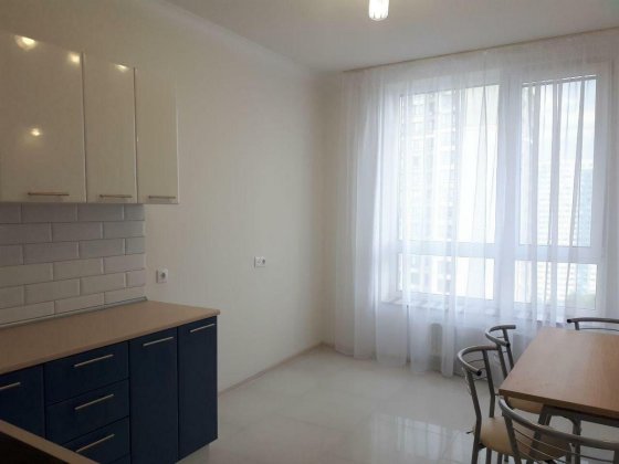 Продаж 1-к квартири в ЖК Метрополія, Кам'янська 128, метро Вирлиця Київ