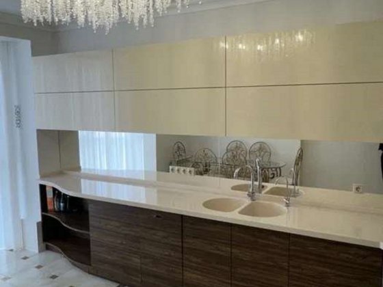 Продається видова двокімнатна квартира, Феодосійський пров.,14 Киев