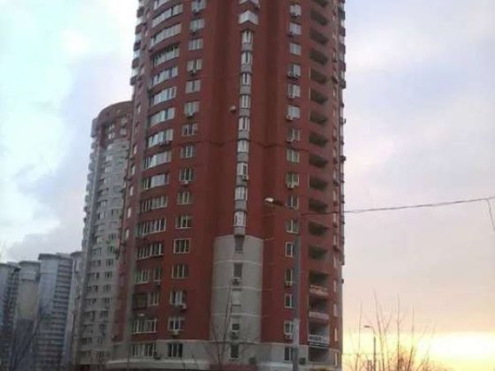 Продаж 2-кімнатної квартири Ахматової,45 Киев