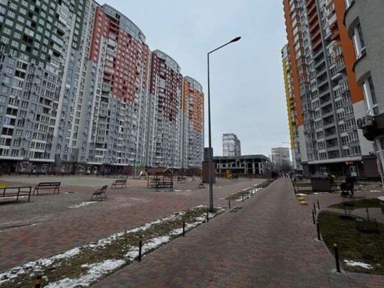 Продаж 3к вартири на вул. Каховська 60 Київ