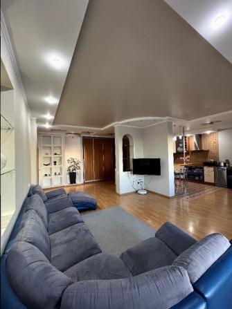 Продаж 3-к квартири вул. Анни Ахматової 47 - фото 1