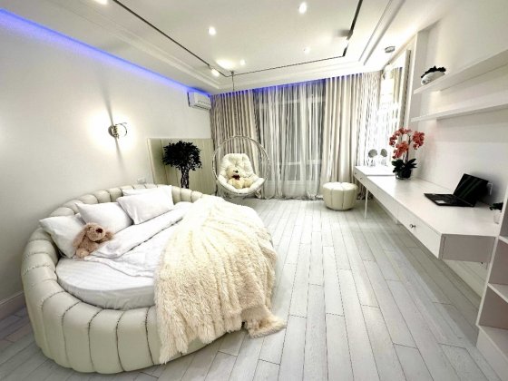 Продам 3-х кімнатну квартиру (2 санвузли) з дизайнерським VIP ремонтом в ЖК бізнес класу Лазурний Бл Київ