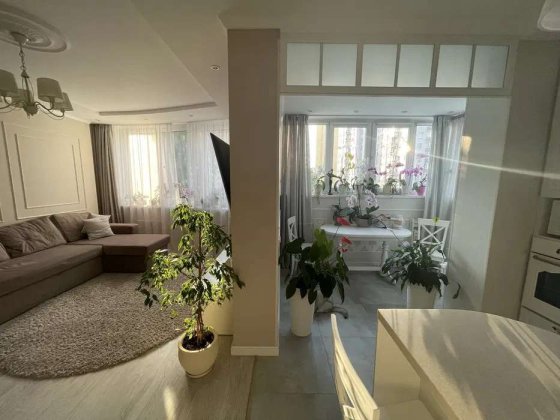 Стильна простора 3к-квартира вул. Ревуцького, 7в Київ