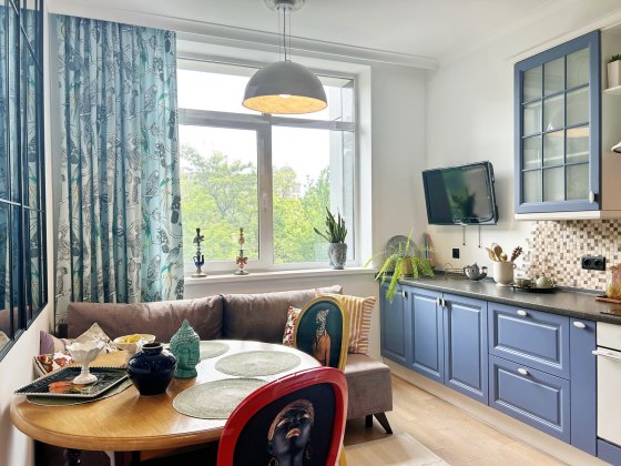 Продаж: 1-кімнатна стильна квартира 52м2 з авторським дизайнерським інтер’єром на 2пов./18 в ЖК Ново Київ