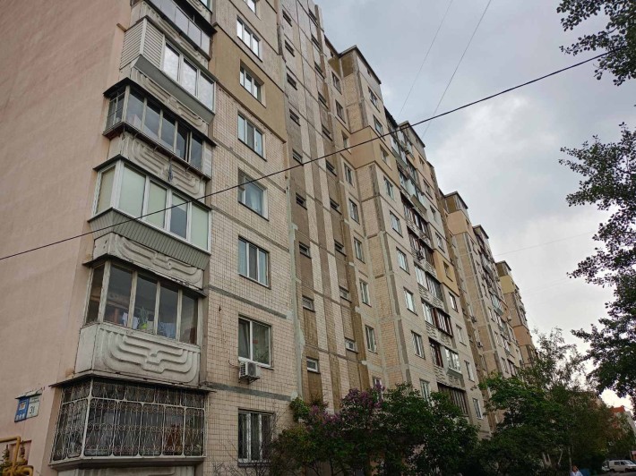 Продаж 3-к квартири вул. Милославська 31 - фото 1