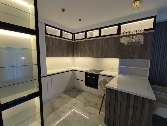 Продам 1 кімнатну квартиру з дизайнерським ремонтом в ЖК Нова Англія - фото 1