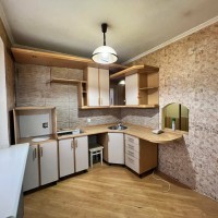 Продаж 5-ти кімнатної квартири на першому поверсі. Вигурівський бульв., 5 Київ