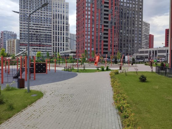 Продаж 1 к  ЖК Варшавський +  Виговського 42 Київ