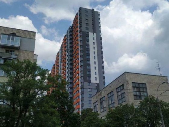 Продаж 2-кімнатної квартири на Дарницькій площі, на вул. Сосюри,6 Киев