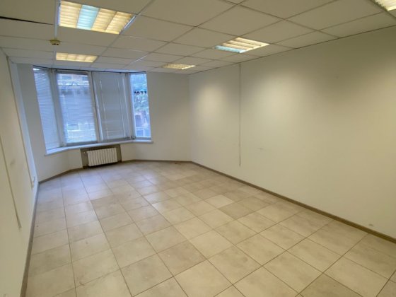 Продаж офісу в центрі, з орендарями. Червона лінія, 2 входа. Вікна на червону лінію. 1 і 2 поверх.