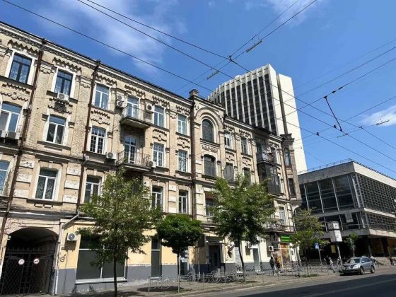 Продаж 2-кімнатної квартири в середовищі митців по вул. Січових Стрільців 10, центр, Львівська площа Киев