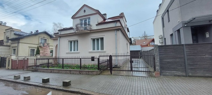 Продаю 3х к.кв. в Центрі (р-н вул. Матейки) в малоквартирному будинку - фото 1