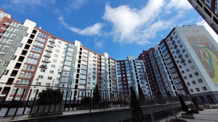 Продам трьокімнатну квартиру на " Княгинині" - фото 1