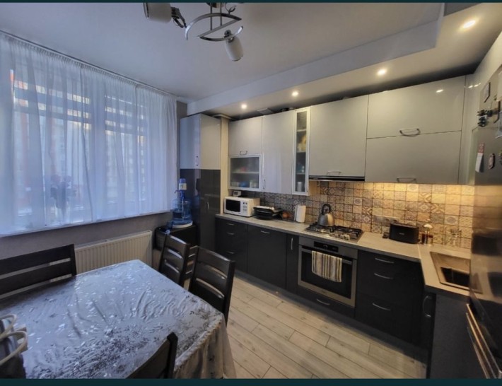 Власник . Продам 2-х кімнату квартиру 59,1 кв.м - тепла і затишку !!! - фото 1