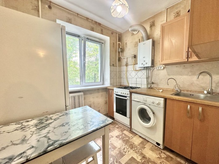 Продам. Центр .  3-кімнатна  60м2  біля школи - фото 1