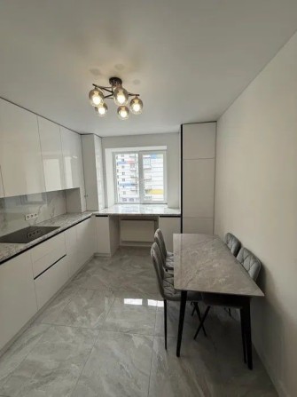 Продам 2-кімнатну квартиру в затишному районі біля озера та парку - фото 1