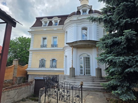 Продам Дом 776м2 район Черный Кот Луганськ