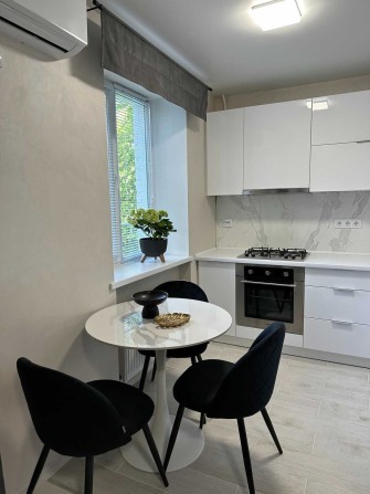 Продаж 2 кімнатної з ремонтом ЦЕНТР - фото 1
