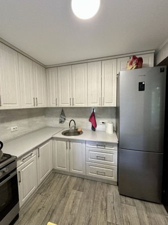 Продаж 3 кімнатної квартири з ремонтом в центрі - фото 1